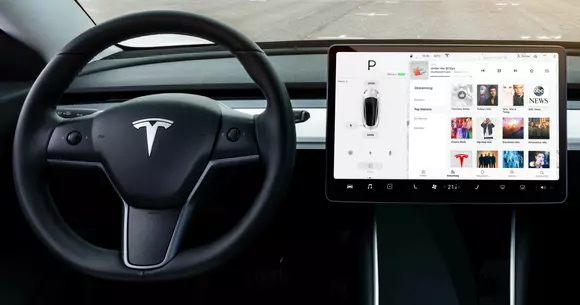 Tesla introduce Netflix și YouTube în sistemul infotainment. Vor urmări șoferii filme în timp ce conduc?