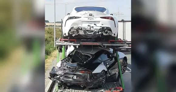 Trei Toyota Supra noi-nouțe, făcute praf înainte să ajungă la clienți