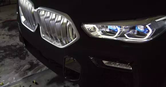 Cea mai neagră mașină din lume: BMW X6 Vantablack