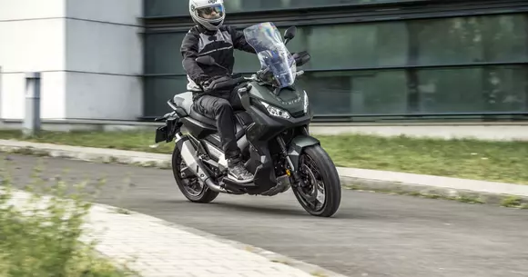 Honda X-ADV: Un SUV printre scutere