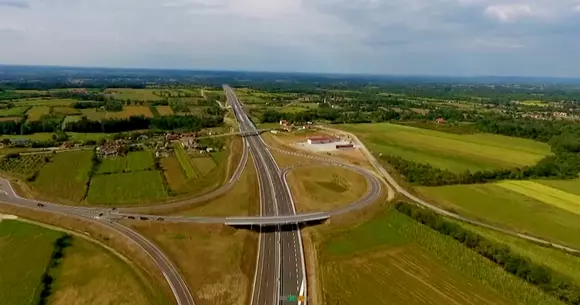 Prima autostradă construită de chinezi în Europa - Ce impact va avea asupra țării