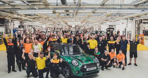 Mini a scris istorie: Mașina cu numărul 10 milioane a ieșit pe porțile fabricii