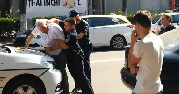 Poliția Română, în centrul unui nou scandal: Agentul agresează un șofer în vârstă