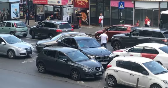 Legea junglei în București! Blocat în parcare, acest șofer s-a răzbunat într-un mod uluitor