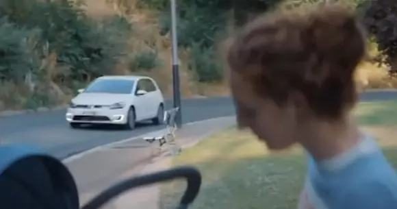 Autoritățile nu vor să vezi această reclamă la VW e-Golf, pe motiv că insultă femeile