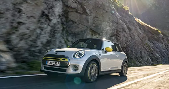 MINI Cooper SE nu va primi o versiune mai ieftină și nici baterii cu o capacitate mai mare