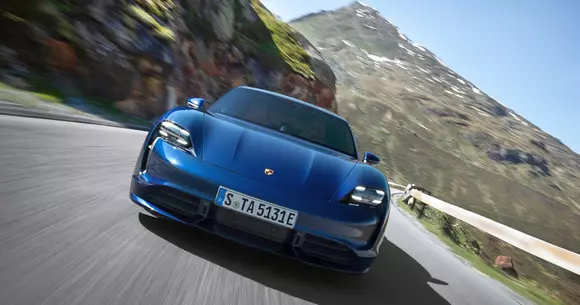 Porsche Taycan debutează oficial: tot ce trebuie să știi