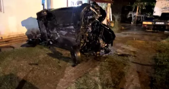 Un șofer băut a intrat într-o casă din Arad și a ucis o femeie