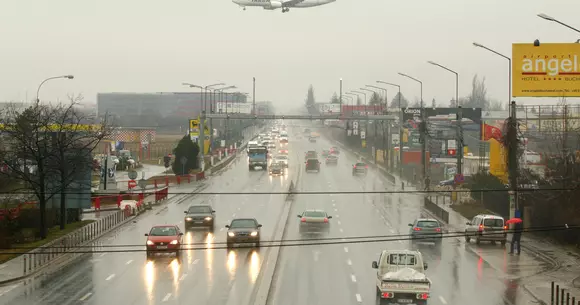 S-au schimbat regulile de circulație lângă Aeroportul Otopeni - Cine are prioritate de acum încolo