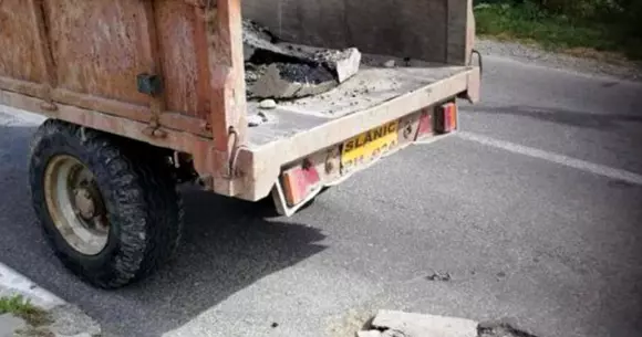 Metodă nouă de „asfaltare” într-un oraș din Prahova! Râde toată Europa de noi