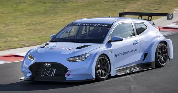 Hyundai Veloster N ETCR, primele teste pe circuit pentru electrica de competiție (Video)