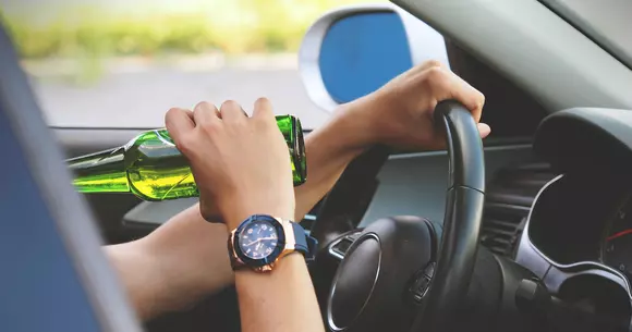 Culmea onestității: Un șofer beat s-a dus singur la poliție după ce a provocat un accident