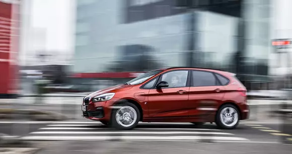 BMW 225xe - MPV cu valențe sportive