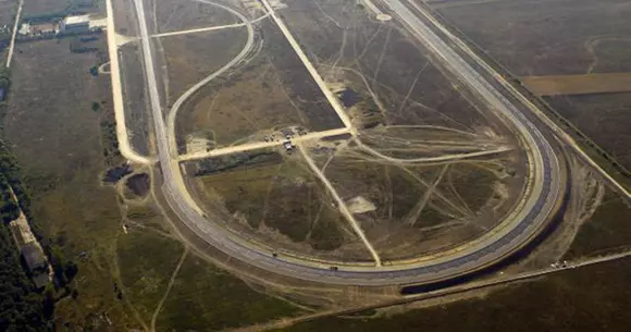 Vrei să fii pilot de teste? Centrul Renault Titu face angajări