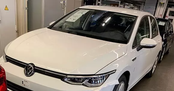 Primele imagini reale cu noul Volkswagen Golf 8 au ajuns pe internet