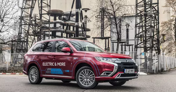 Mitsubishi Outlander PHEV - Un SUV pentru liniștea orașului