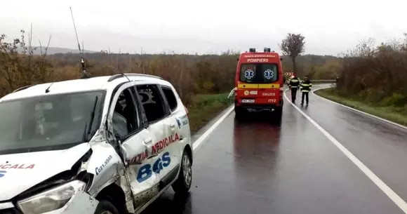Ce explicaţie halucinantă a avut şoferul unui TIR după ce a lovit o ambulanță şi a fugit