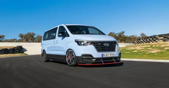 Hyundai H-1, versiunea pentru drift: are 408 CP și îi exploatează din plin! (VIDEO)