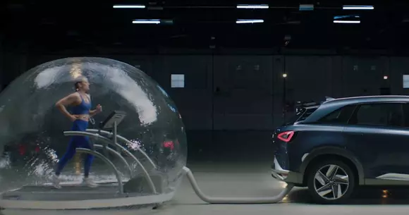 Experiment inedit cu Hyundai Nexo: mașina „alimentează” cu aer un sportiv (VIDEO)