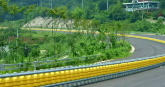 Premieră europeană! Parapet cu role, montat în România pe DN7. Cât de sigur este (VIDEO)