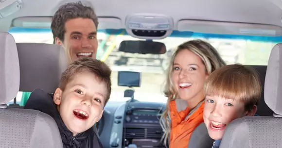 4 tipuri de lucruri care nu ar trebui să-ți lipsească din mașină