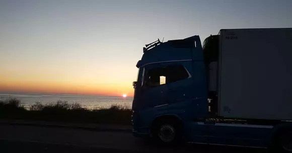 Răspunsul dur al unui șofer de TIR: „Pe șosele ne avem doar unii pe ceilalți!”