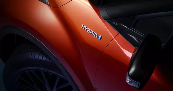 Facelift pentru Toyota C-HR: design îmbunătățit şi o nouă motorizare