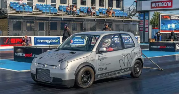 VW Lupo pe pista de drag? Micuțul acesta are cu ce! (VIDEO)