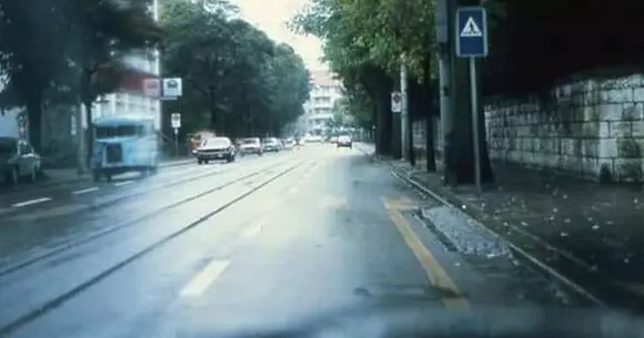 Test: vezi în această fotografie un copil pregătit să traverseze?