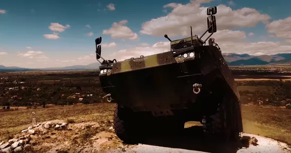 Piranha 5 - cum arată şi ce performanţe are transportorul blindat produs în România