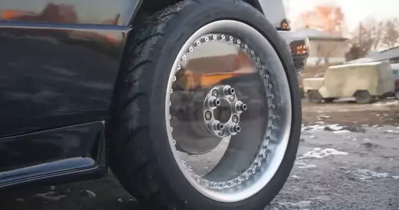 Rușii au (re)inventat janta invizibilă. O fi acesta startul unui nou trend?