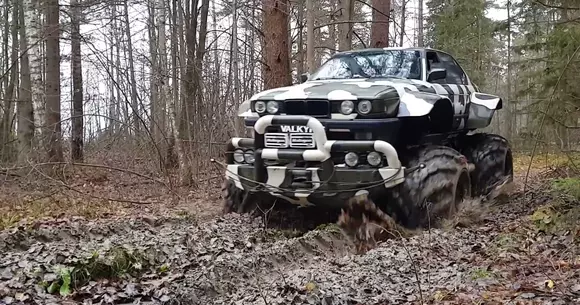 Off-road fără compromisuri: BMW Seria 7 de urcat în vârf de munte! (VIDEO)