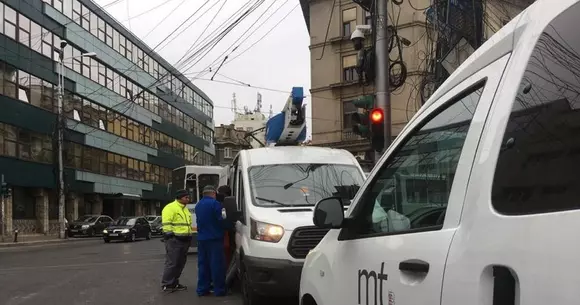 Dispozitive de detecţie montate în intersecţiile din Bucuresti. Ce vrea să afle primăria despre şoferi