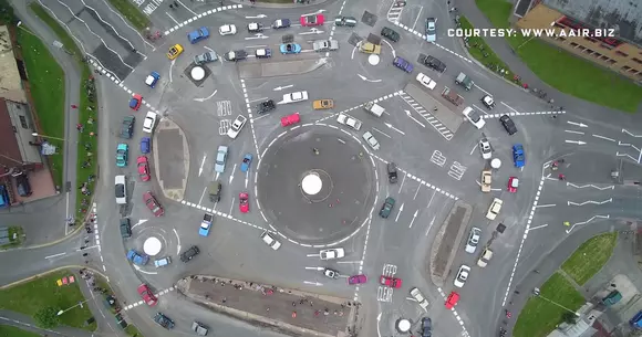 Nebunie curată: așa arată cea mai complicată intersecție din lume