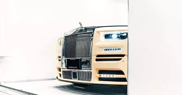 Acest Rolls-Royce Phantom are un ornament mai scump decât mașina. Cui îi aparține
