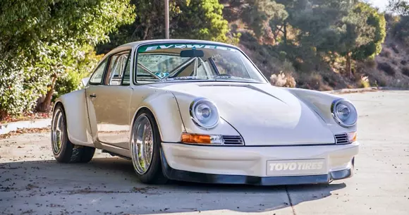 Porsche 911 cu motor Tesla, modificat de RWB. Rar vezi ceva atât de frumos