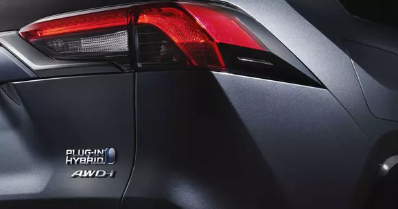 Toyota RAV4 primește versiune plug-in hybrid și 80 de cai în plus