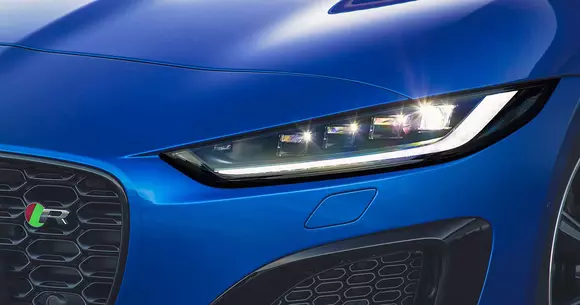 Jaguar F-Type a fost redesenat și puternic tehnologizat