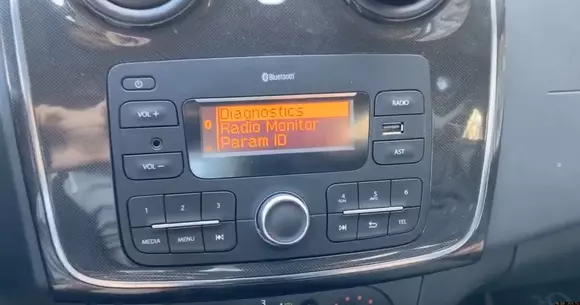 Dacia nu vrea să ştii asta: iată cum accesezi funcţiile de diagnoză (Video)