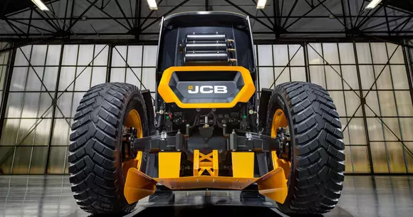 În detaliu: acesta este cel mai rapid tractor din lume, JCB Fastrac Two (VIDEO)
