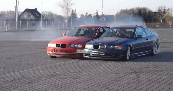 Mașinărie de drift siameză: două BMW Seria 3 sudate unul de celălalt (VIDEO)