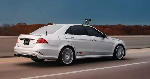 Nou record pentru cea mai lungă cursă ilegală din lume, cu un Mercedes-AMG E 63