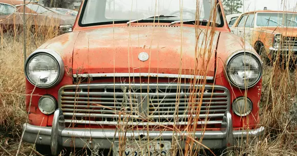 Proiect: Statul poate să ridice și să vândă mașinile abandonate