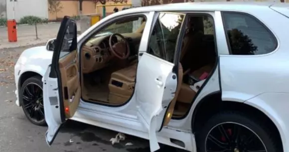 Anunț mașini second-hand: Porsche Cayenne se dă pe gratis. Care este singura condiție