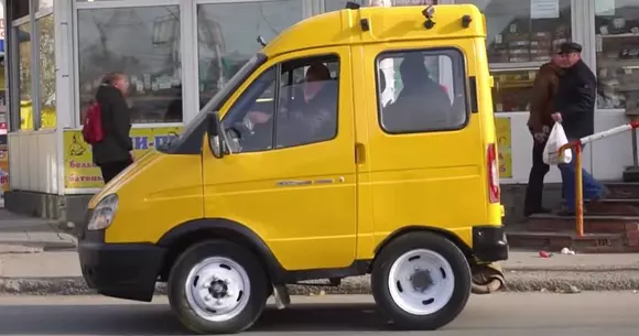 Este aceasta cea mai inutilă chestie pe roți din lume? Probabil că da (VIDEO)