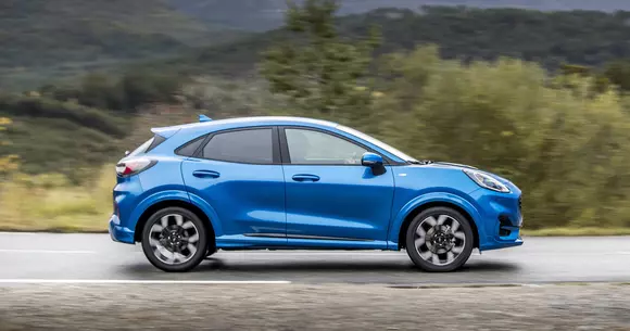 Ford reia producţia la Craiova, etapizat, într-un singur schimb