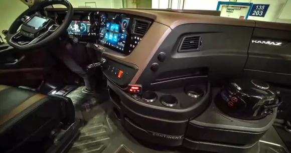 Ruşii de la Kamaz susţin că reinventeză camionul