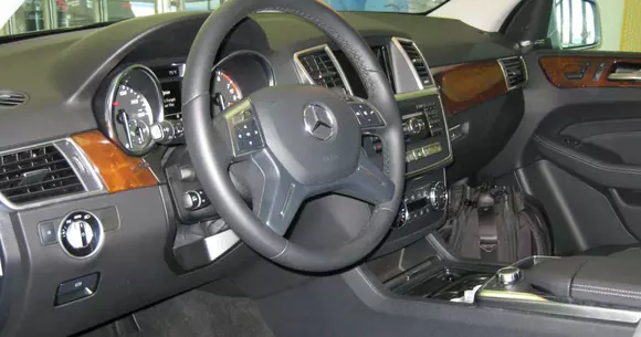 Preţuri "nebune" la ANAF: Mercedes Benz ML de la 3800 euro sau VW Passat de la 4500 euro. Lista completă