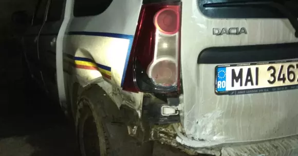 Autospecială radar a Poliției, băgată în șanț de un botoșănean turmentat