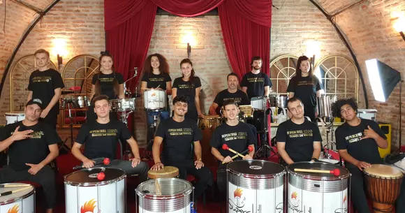 SUPERCHILL, trupa cu cei mai mulți percuționisti, a înființat prima Școală de percuție din România!
